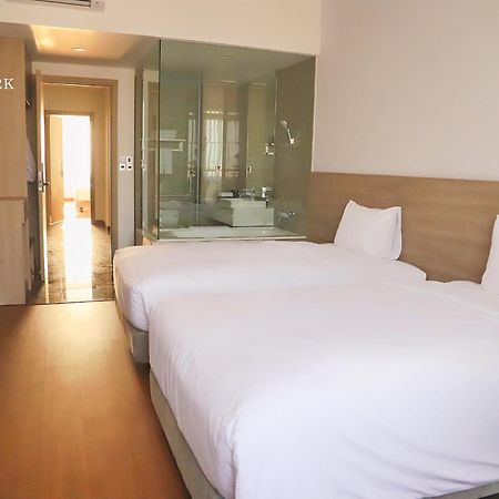 Mansion Park Hotel & Apartment Bien Hoa Exteriör bild