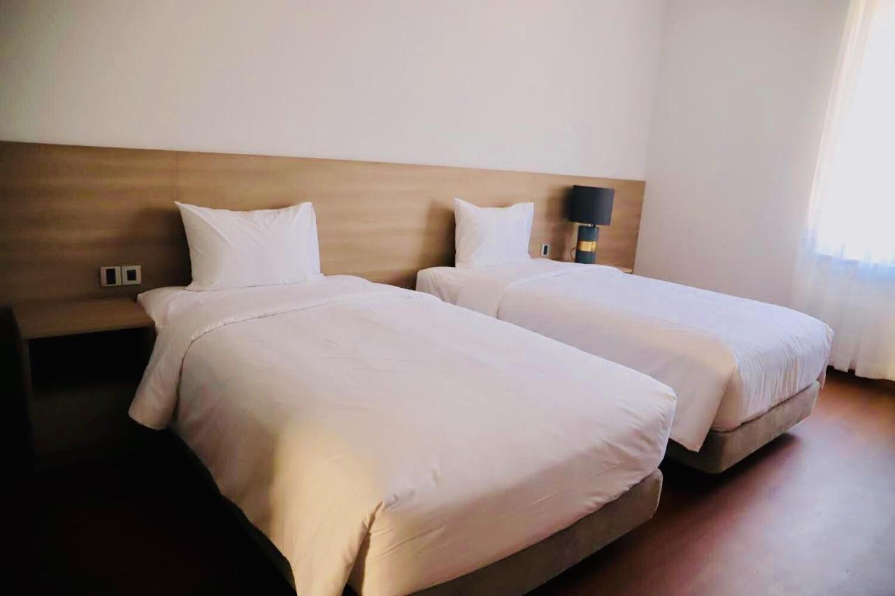 Mansion Park Hotel & Apartment Bien Hoa Exteriör bild