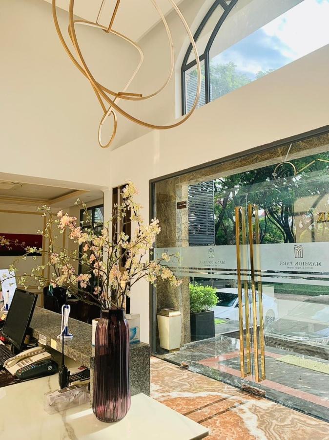 Mansion Park Hotel & Apartment Bien Hoa Exteriör bild